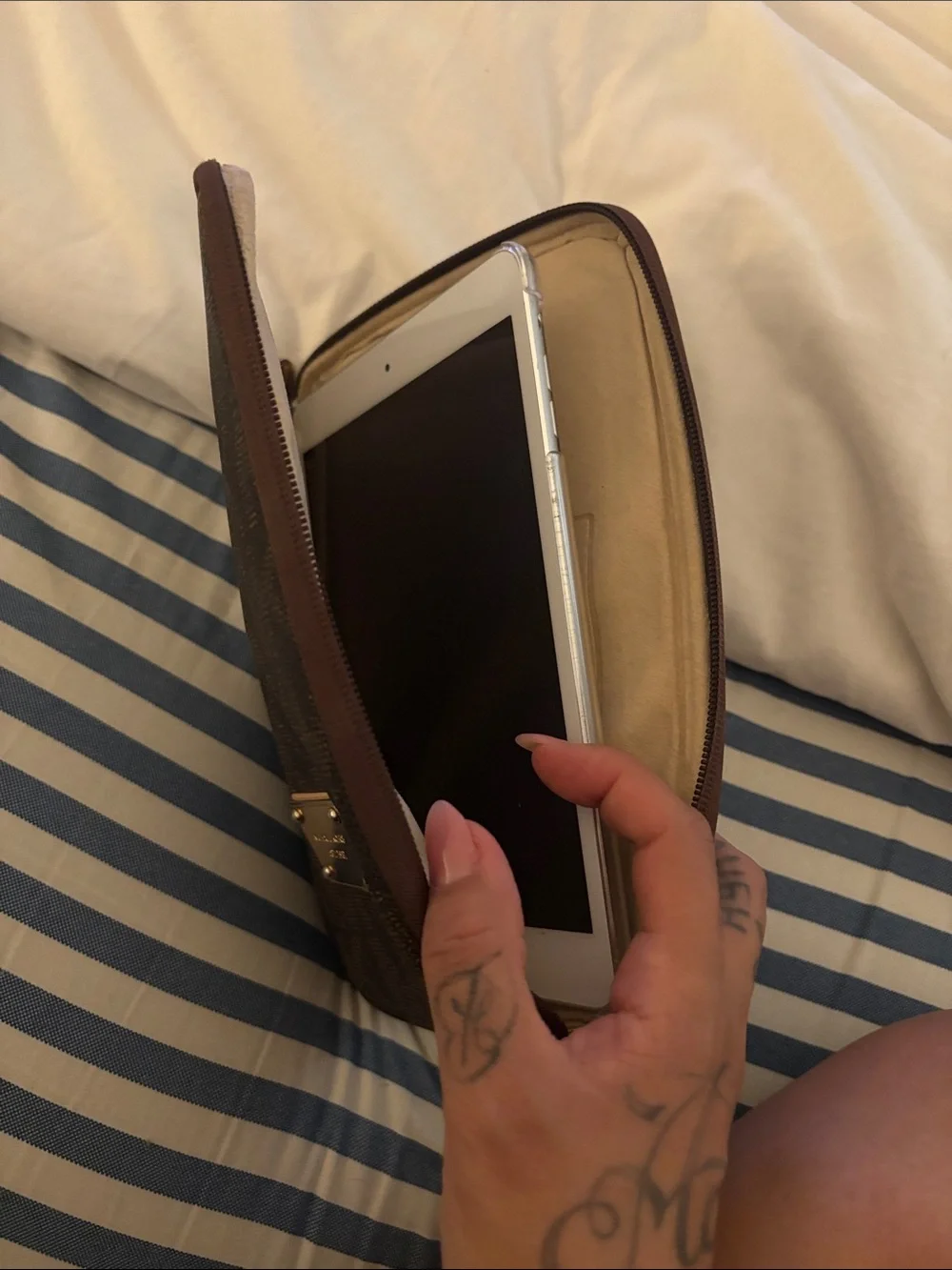 Apple small tablet